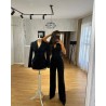 Costum negru cu perle