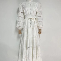 Rochie SUPERPREMIUM Zimmia White cu nasturi din strasuri