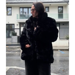 Haina din blana artificiala, neagra, scurta, marime mare