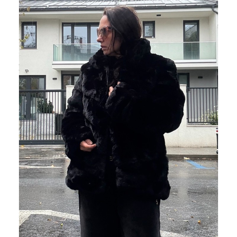 Haina din blana artificiala, neagra, scurta, marime mare