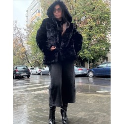 Haina din blana artificiala, neagra, scurta, cu gluga, marime mare