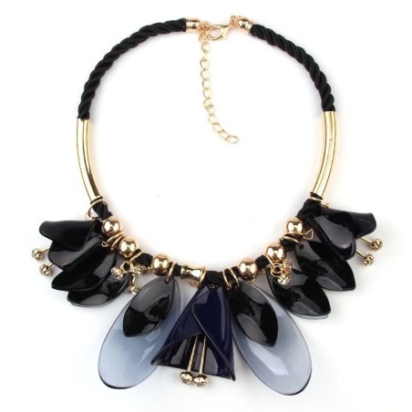 Colier black flowers